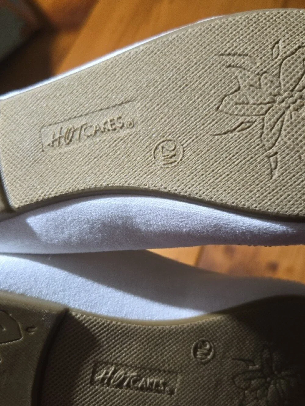 Hotcakes Sz 2 White Rhinestone  Flats